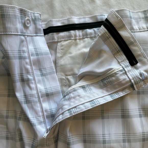 Russell Athletic White and Gray Flat Front Mens Shorts SZ 44 - Picture 12 of 14